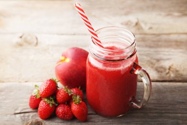 Cam meyve ile kırmızı yüzlü 