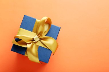 Kurdeleli hediye kutusu 