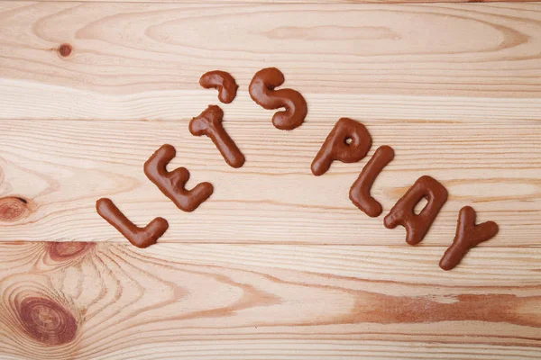Ας παίξουμε γραμμένα από μπισκότα σοκολάτας — Φωτογραφία Αρχείου