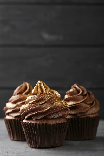 Chocolate cupcakes on table — Stock Photo, Image