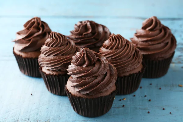 Chocolate cupcakes on table — Stock Photo, Image