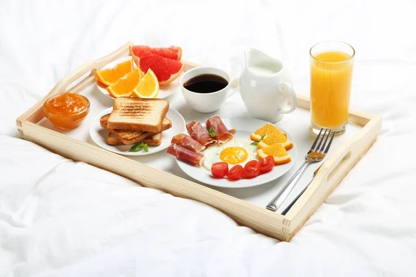 Colazione gustosa a letto — Foto Stock