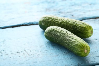 taze yeşil salatalık