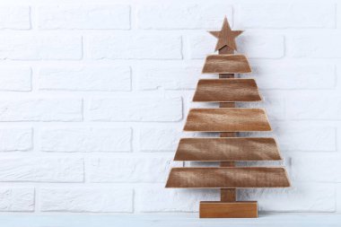 Noel ağacı tuğla duvar 