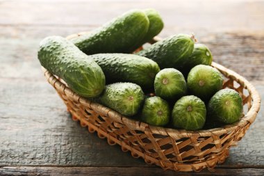 taze yeşil salatalık