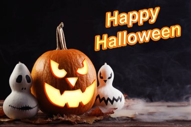 Kuru yapraklı Cadılar Bayramı kabağı 