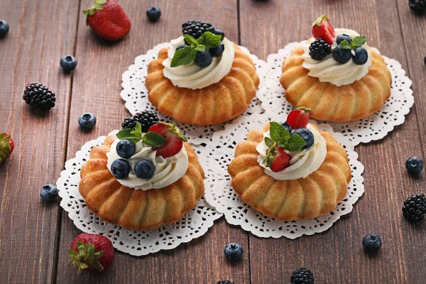 Delicious bundt cakes with berries — Stock Photo, Image