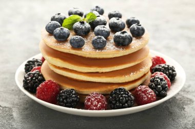 Çilek ile lezzetli gözleme 