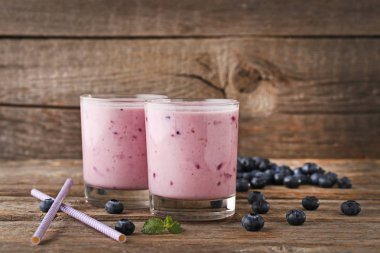Taze blueberry smoothie gözlük