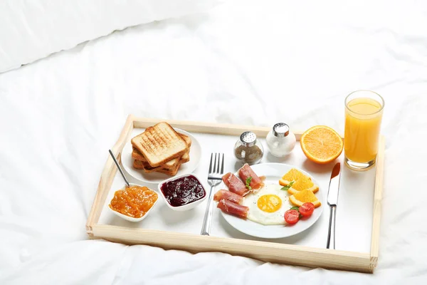 Colazione gustosa a letto — Foto Stock