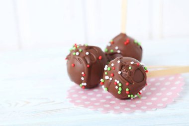 Çikolatalı kek çıkar