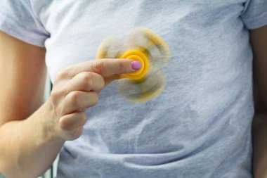 El tutmak topluca spinner oyuncak