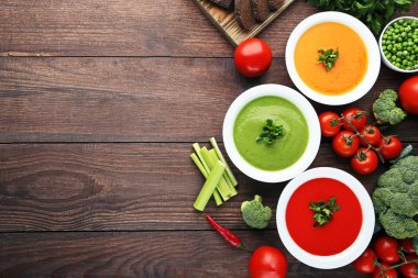 Kremalı sebze çorbası maydanoz ile