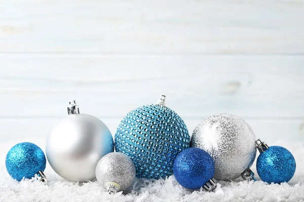 Zilver en blauw kerstballen — Stockfoto