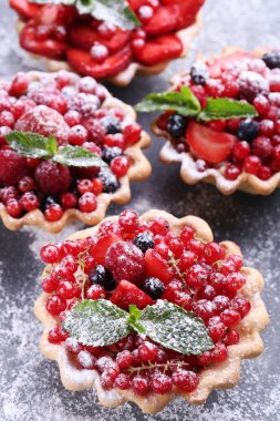 Tatlı tartlets çilek ile 