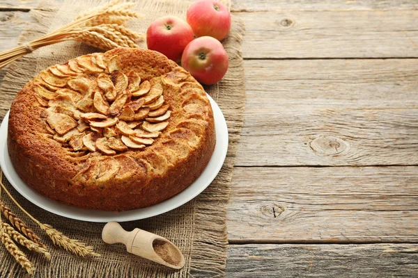 Elma pasta plaka gri ahşap tablo