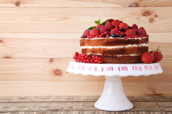 Ev yapımı bisküvi kek çilek ile 