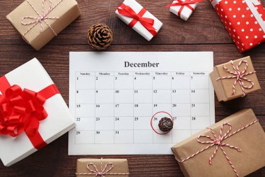 Hediye kutuları ve takvim listesi 