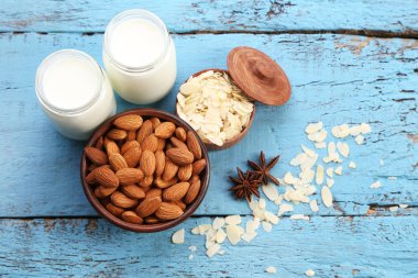 Badem süt şişesi ile kase 