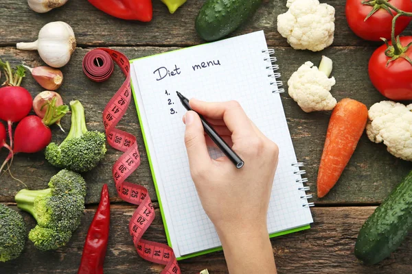 Menu de dieta escrita à mão feminina no papel — Fotografia de Stock