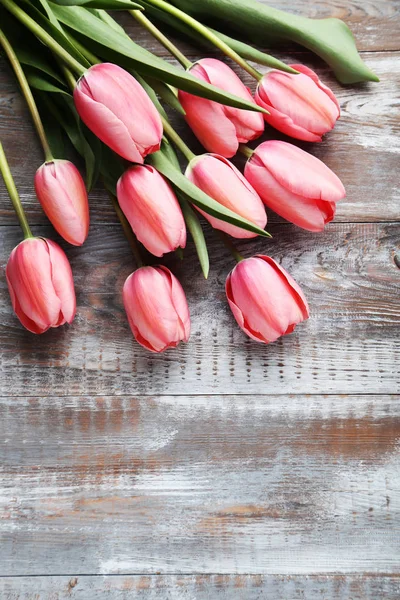 Pink tulips on table — Stock Photo, Image