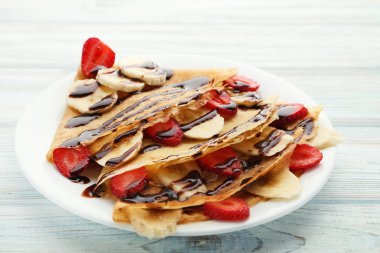 çilek ve reçel krep