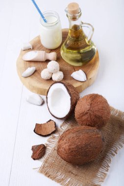 Hindistan cevizi şeker ve yağı şişe ile 