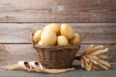 Hasır sepet biber ile patates