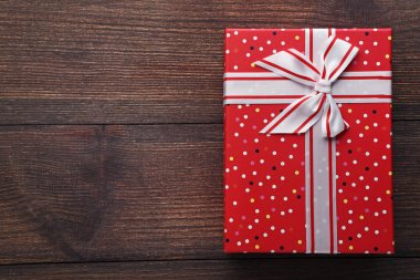 Kurdeleli hediye kutusu 