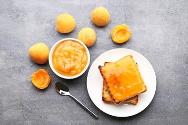 Ekmek tost kase kayısı reçeli 