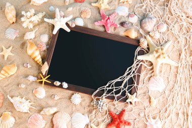 Kabukları ahşap çerçeve ile 