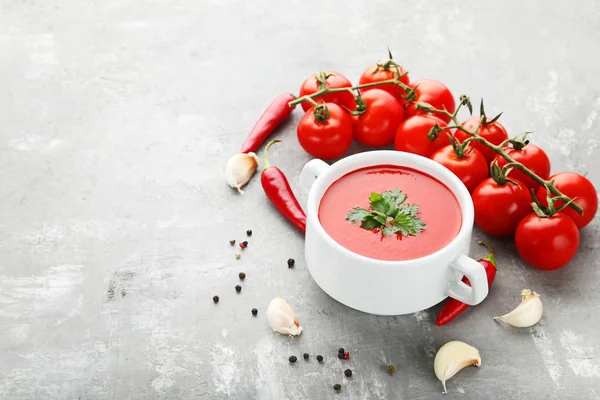 Minestra di pomodoro con prezzemolo — Foto Stock