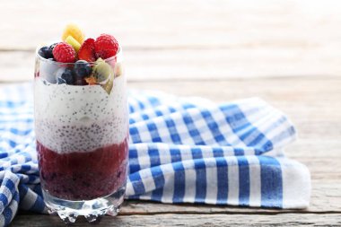 Chia pudingi çilek ile