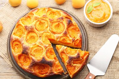 Kayısı reçelli turta 