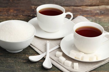 Beyaz şeker ile çay bardak