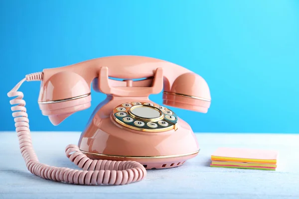 Roze retro telefoon — Zdjęcie stockowe