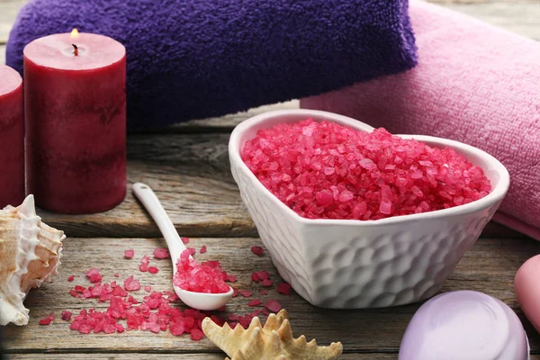 Pink sea salt in bowl — Stock Photo, Image