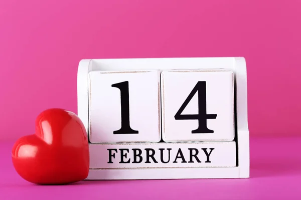 Calendario Cubo Con Cuore Sfondo Rosa — Foto Stock