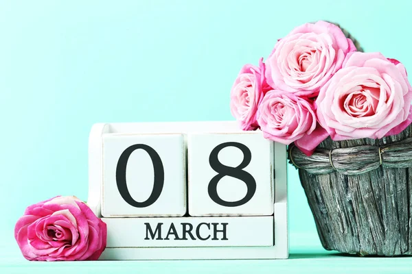 Rose con calendario a cubo — Foto Stock