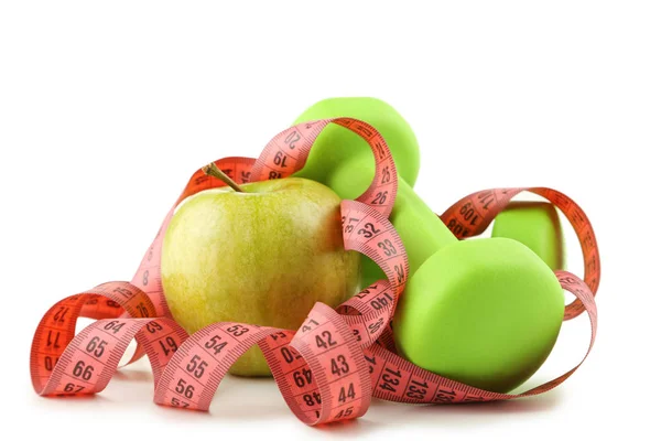Лента для измерения с зелеными яблоками — стоковое фото