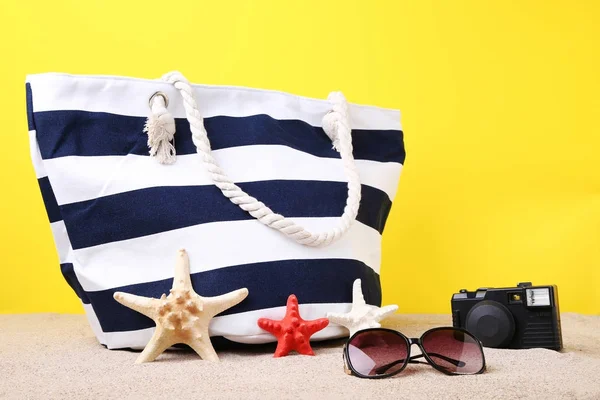 Summer bag with starfishes — Stock Photo, Image