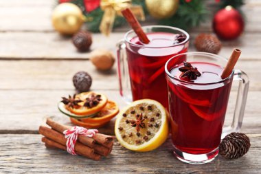 Bardaklarda mulled şarap