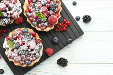 Çilek ile lezzetli tartlets