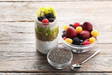 Chia pudingi çilek ile