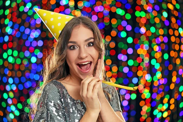 Mujer Joven Con Gorra Ventilador Sobre Fondo Luces —  Fotos de Stock