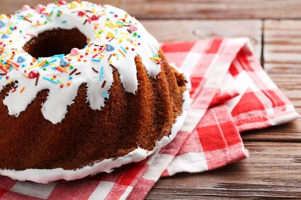 Kek çikolata kahverengi ahşap tablo ile