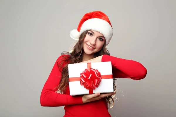 Young Woman Santa Hat Gift Box Grey Background — Stock Photo, Image