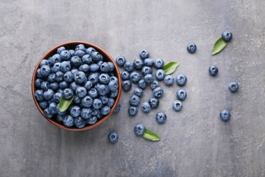 Kabın içinde olgunlaşmış yaban mersini