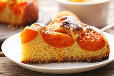 Parça meyve ile kayısı kek