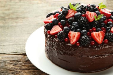 çilek plaka ile çikolatalı kek 